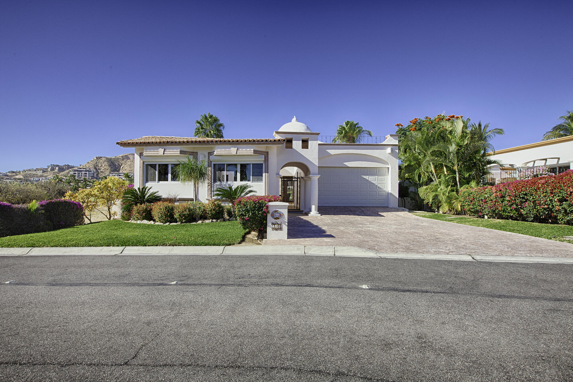 Cabo San Lucas Oceano Baja Discover Casa Oceano, a stunning single-story fairway home in one of Los Cabos' most coveted communities. Prime location with for sale