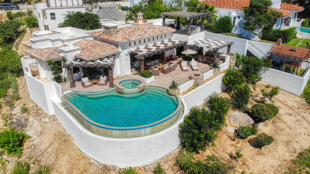 Cabo San Lucas La Noria Casa Lau'ren offers contemporary luxury with 4 bedrooms plus a private casita. Overlooking the Jack Nicklaus Signature Golf Course, this elegant home features ocean for sale