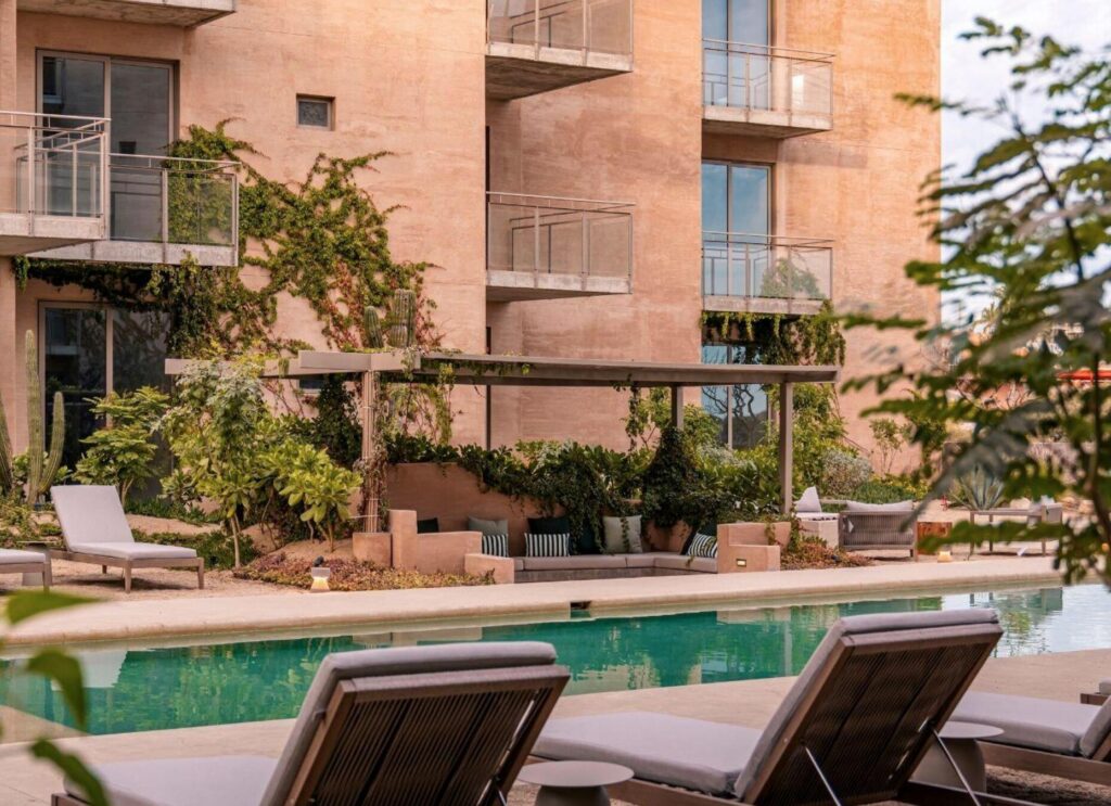 Cabo San Lucas Las Arenas 🌵Las Arenas- Ready to Deliver Fully completed boutique.Prime location: 7 minutes to Downtown Cabo San Lucas and 5 minutes walk to the Beach. Available 1, 2 & 3 bedrooms, designed with style, comfort, and functional layouts☀️Beautiful condominium featuring an exclusive private rooftop equipped with a pergola, a half bath, built-in planters, and spectacular – Calle Acceso al hotel RIU, Cabo Corridor, BS