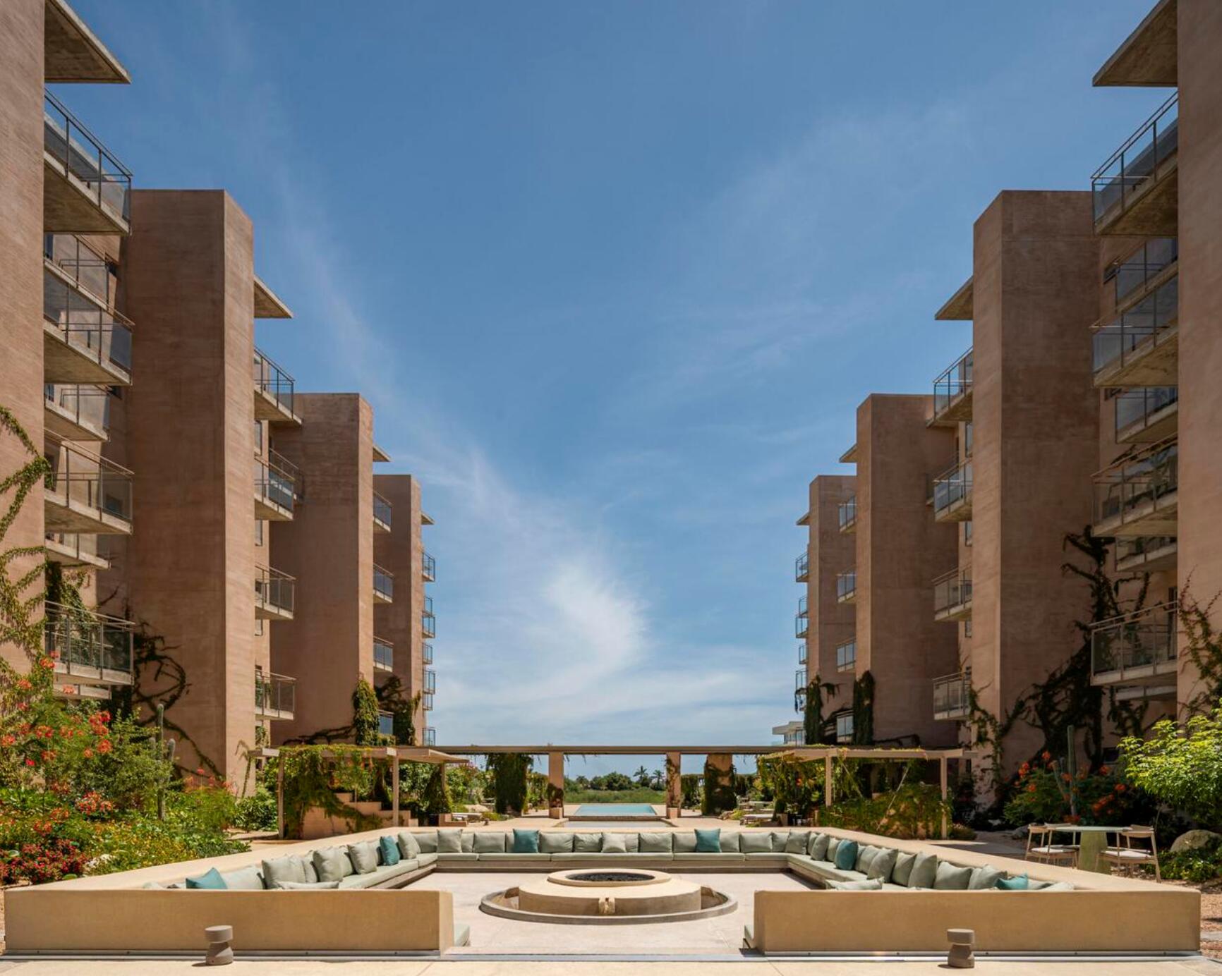 Cabo San Lucas Las Arenas 🌵Las Arenas Los Cabos - Ready to Deliver Fully completed boutique project of 94 units with only 19 remaining. Prime location: 7 minutes to Downtown Cabo San Lucas and 5 minutes walk to iconic Medano Beach. Available 1, 2 & 3 bedroom, designed with style, comfort, and functional layouts🪴 3 bedrooms condo ! 💵 DIRECT FINANCING - with 50%. up to 3 for sale