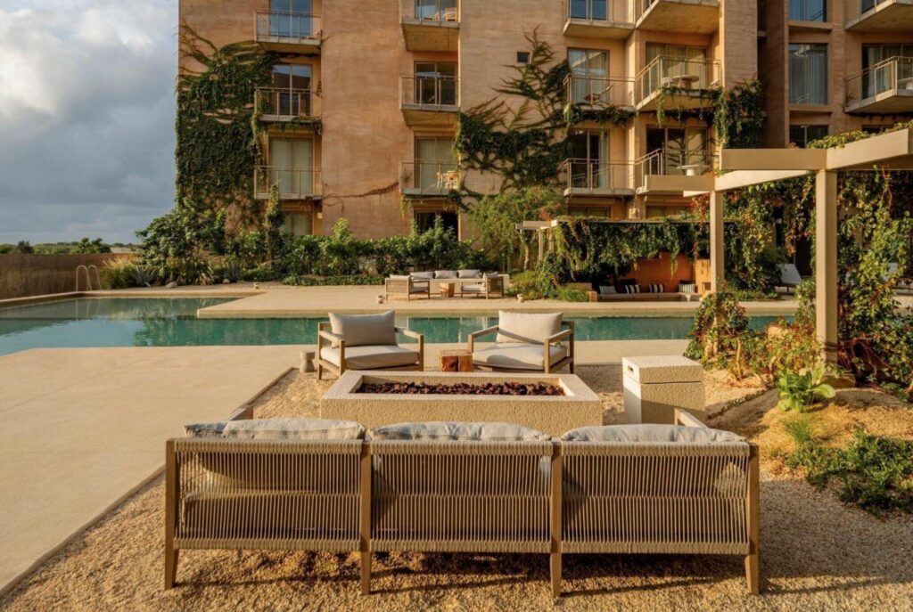 Cabo San Lucas Las Arenas 🌵Las Arenas Los Cabos - Ready to Deliver Fully completed boutique project of 94 units with only 19 remaining. Prime location: 7 minutes to Downtown Cabo San Lucas and 5 minutes walk to iconic Medano Beach. Available 1, 2 & 3 bedroom, designed with style, comfort, and functional layouts🪴 2 bedrooms condo ! 💵 DIRECT FINANCING - with 50%. up to 3 – Calle Acceso al RIU, Cabo Corridor, BS