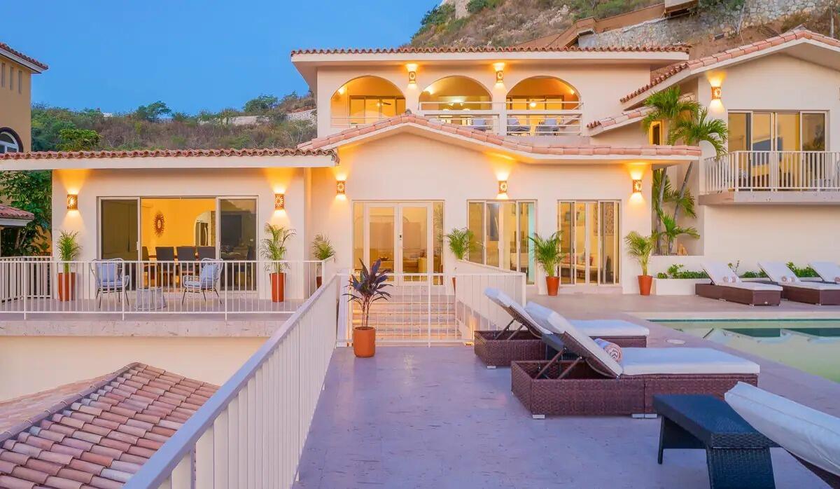 Cabo San Lucas Pedregal Csl Discover Casa Rosa in the exclusive Pedregal of Cabo San Lucas! This cozy home has a proven rental history, ideal for investors or as a second home with high return potential. Its smart layout creates a warm, functional space to enjoy with family or friends. Includes a private room with full bath, perfect for guests or rental income. Located in a gated community with 24/7 security, tennis courts, spa, private beach access, and close to the marina, restaurants, and Cabo's vibrant nightlife. Features a beautiful private pool to enjoy the Los Cabos weather. Casa Rosa blends location, comfort, and profitability. for sale