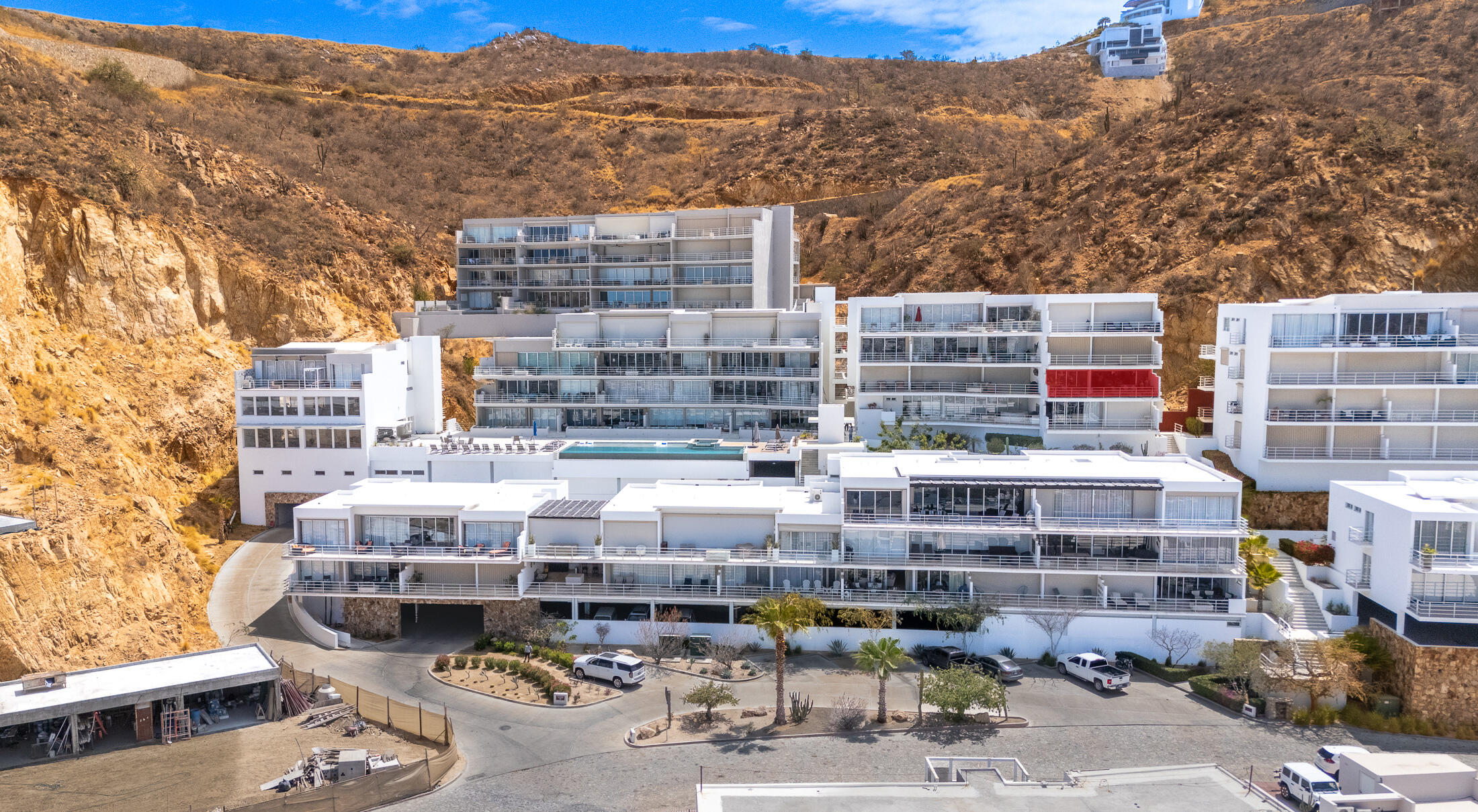 Cabo San Lucas Cascadas Welcome to Las Cascadas 611, located in the prestigious Pedregal community. This elegant 2-bedroom, 2-bathroom residence offers breathtaking for sale