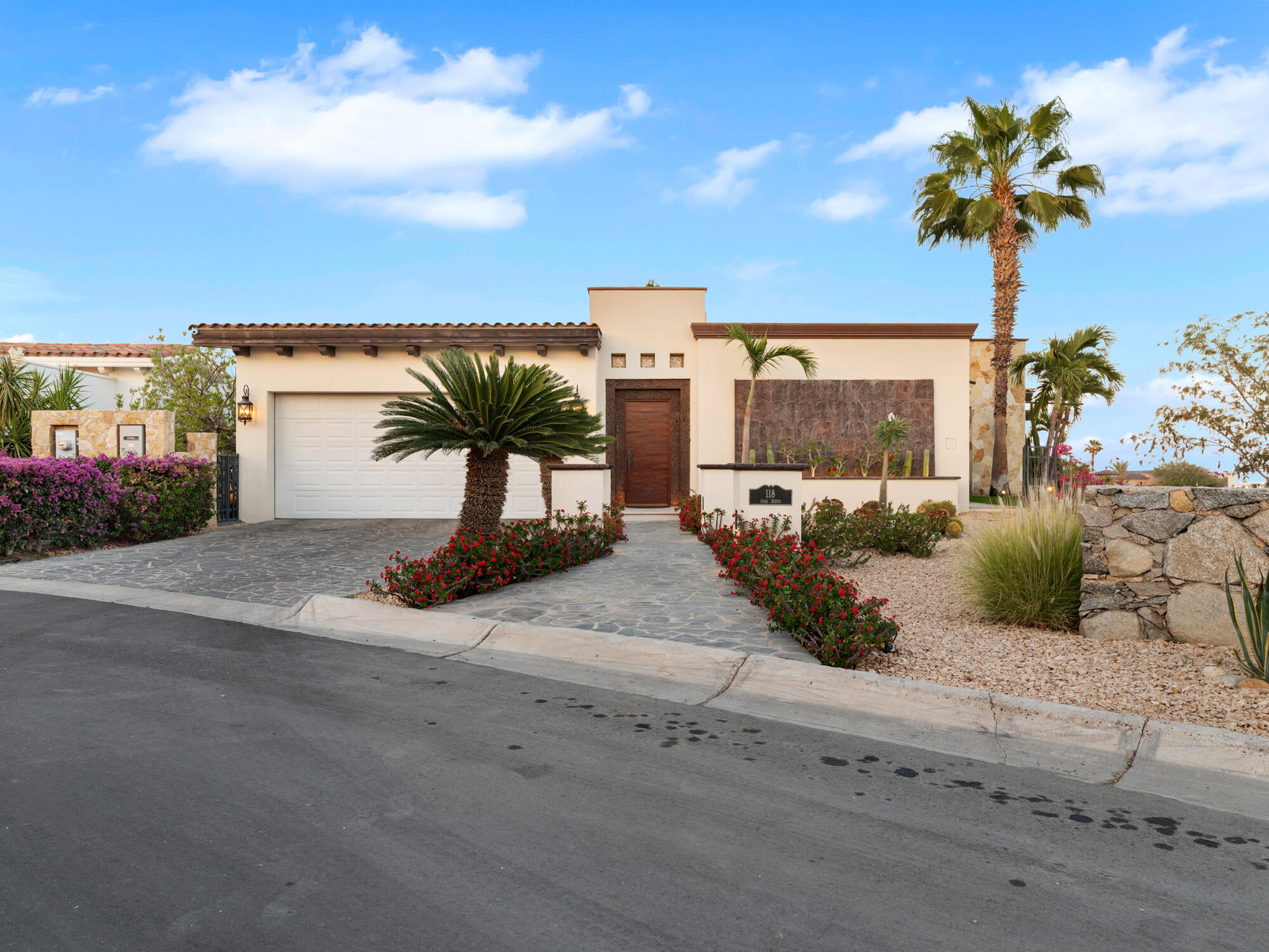 Cabo San Lucas Cresta Del Mar Tucked away in the midst of San Lucas' corridor is the very exclusive private community of Cresta Del Mar. With very upscale homes of unique styles on large lots, CDM is a gated community in a friendly and convenient neighborhood close to amenities, restaurants, shopping, and easy access to the highway. Nearby are golf, beach, biking, and hiking trails. Casa El Deseo is a one-of-a-kind, ranch-style home nestled in this beautiful setting with ocean for sale