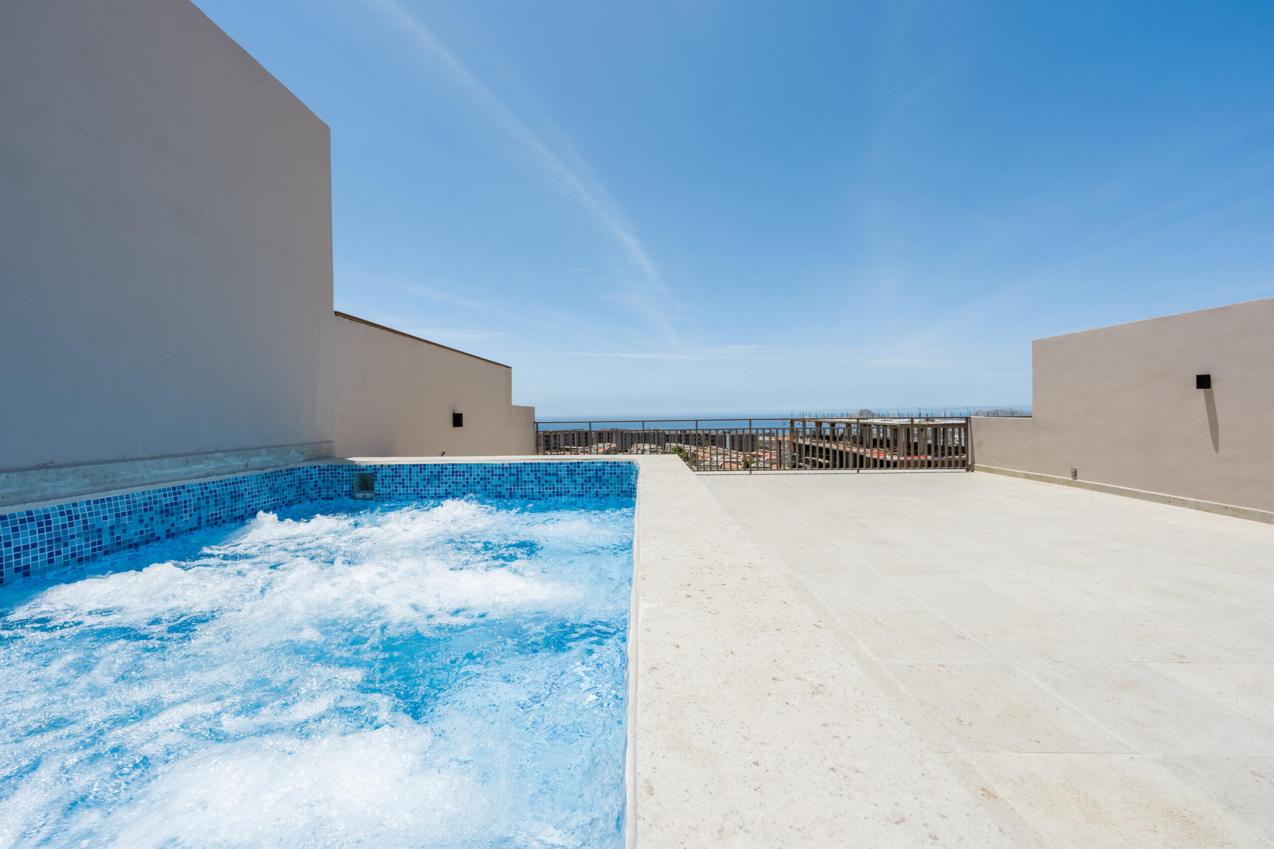 Cabo San Lucas Balena The best penthouse of Balena Los Cabos -- a private rooftop, a premium jacuzzi, and beautiful ocean for sale