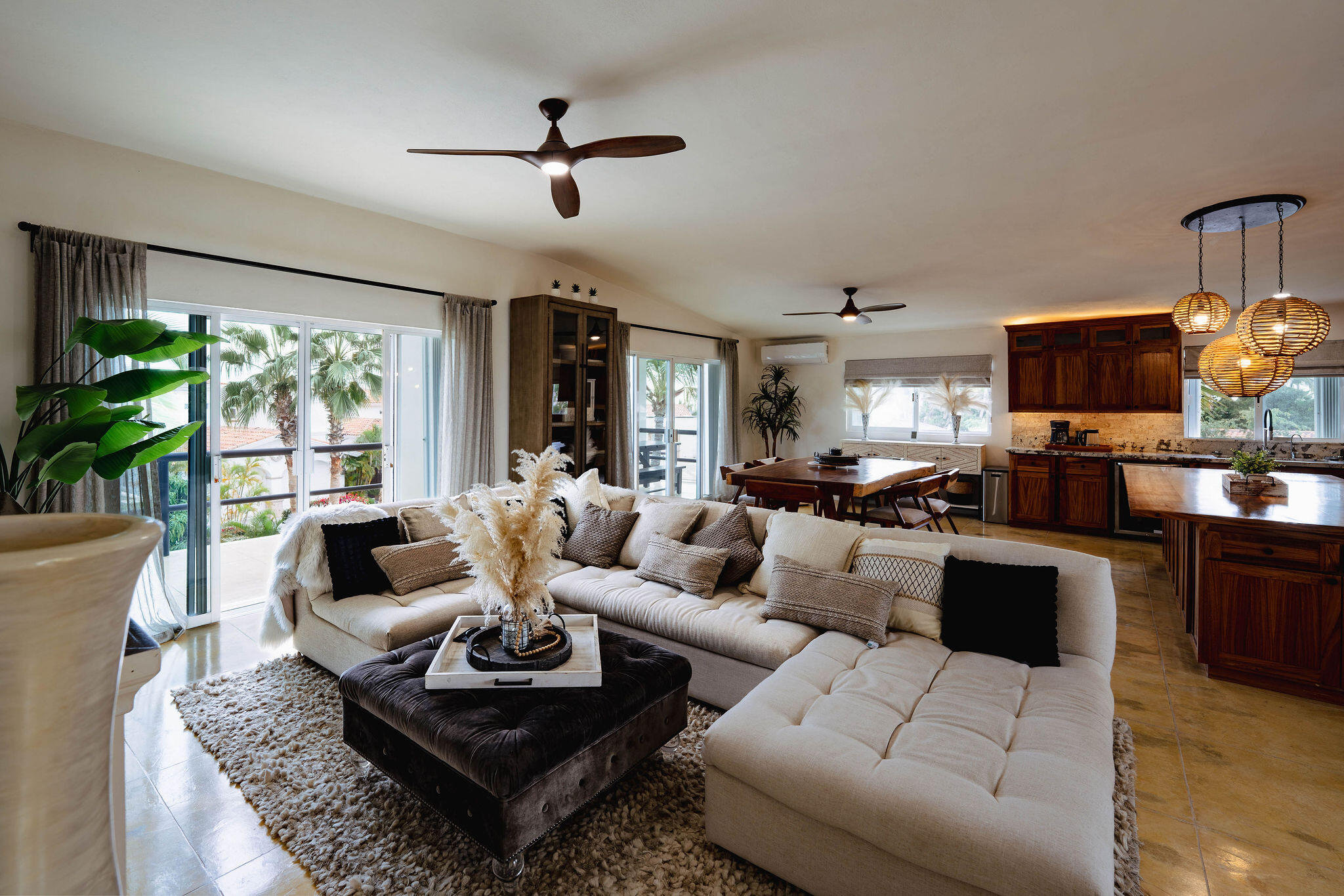 Cabo San Lucas Cresta Del Mar Located on a Cul De sac - A luxurious 4 bed 4 and 2 half bath House with full casita that has a separate entrance and kitchen. Ocean for sale