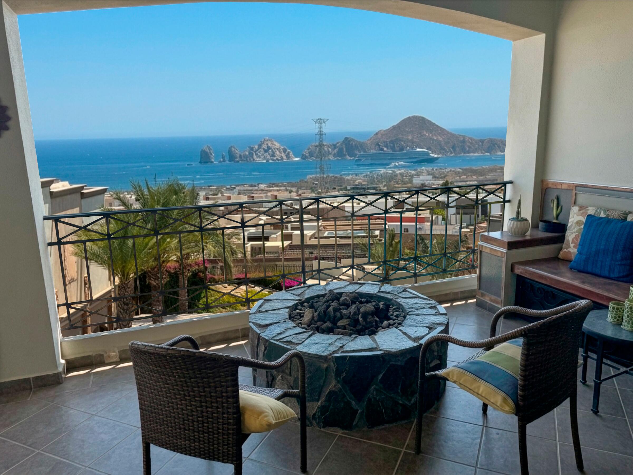 Cabo San Lucas Las Arenas 2-bedroom, 2-bathroom condo featuring a fully equipped kitchen, spacious living and dining areas, laundry room, walk-in closet, and a private terrace with direct access to the swimming pool. The building offers elevator access and includes one assigned parking space. An excellent opportunity for both full-time living and investment in a community with attractive amenities.Condo de 2 recámaras y 2 baños completos. Cuenta con cocina totalmente equipada, sala, comedor, área de lavado, un walk-in closet y terraza con acceso directo a la alberca. El edificio ofrece elevador e incluye 1 espacio de estacionamiento asignado. Una excelente opción para vivir o invertir en una ubicación con atractivas amenidades. – EL TEZAL, Cabo Corridor, BS